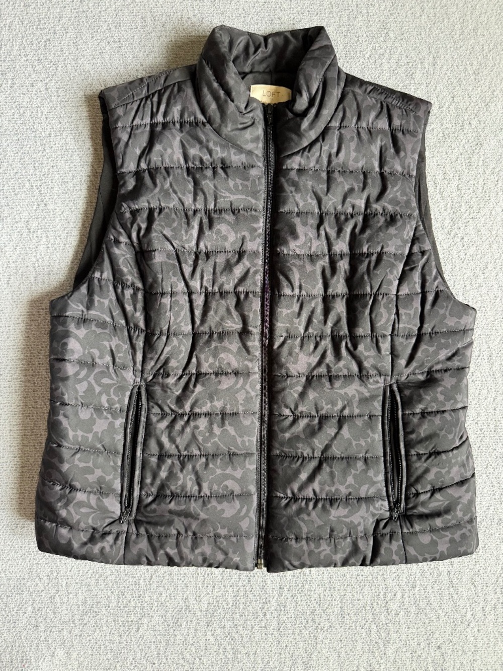 Ann Taylor LOFT Women's Black Quilted Puffer Vest Floral Pattern Zip Pockets L